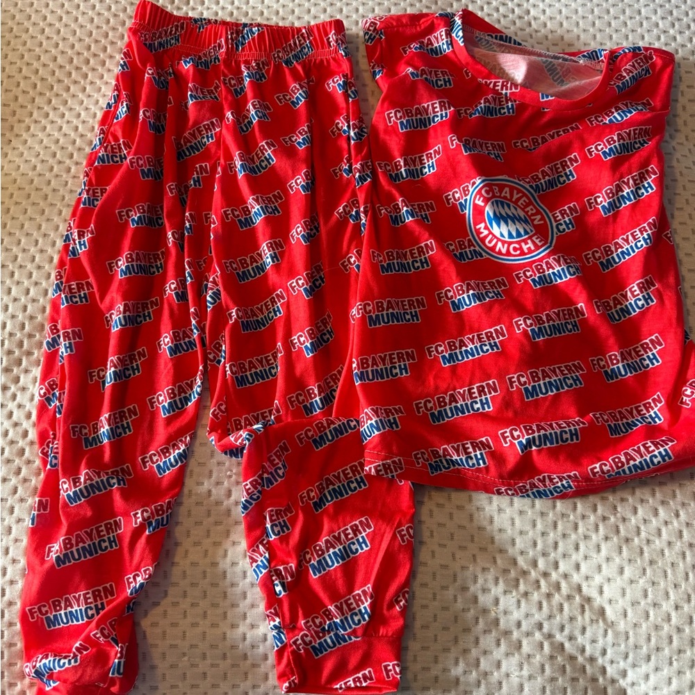 Kids FC Bayern Munich Pajamas Long Sleeve Red Soccer Football 5-6 NWOT